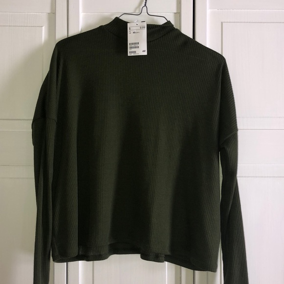 H&M Tops - H&M unworn green mock neck top